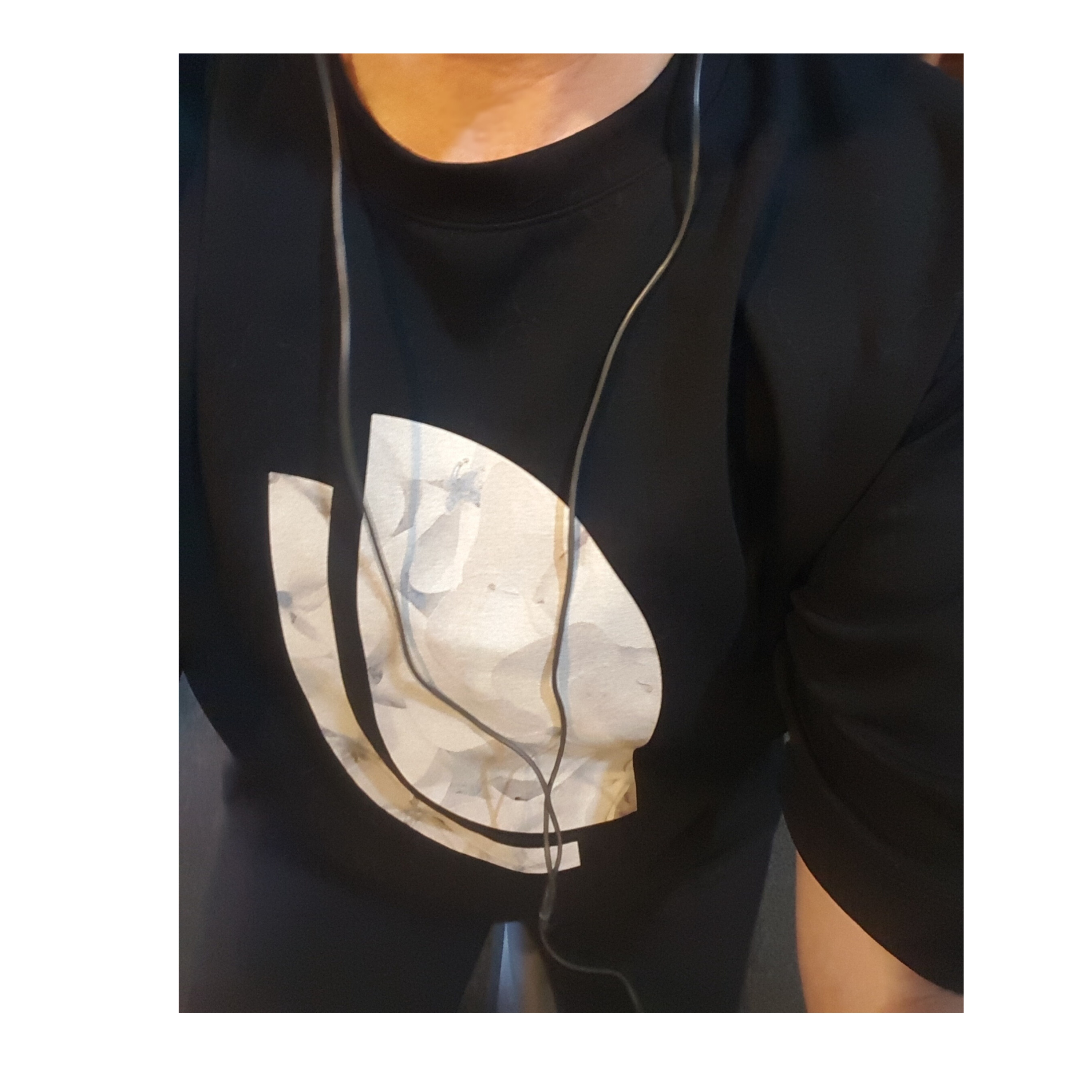 Active Tee – White Hydrangea Large Motif